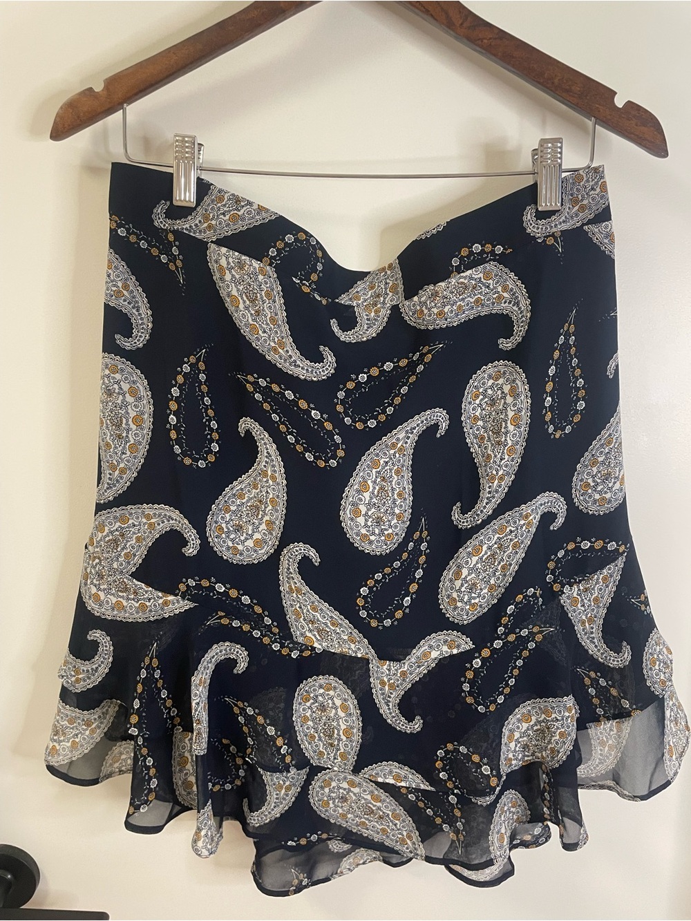 LOFT Black Paisley Ruffle-Hem Mini Skirt size L